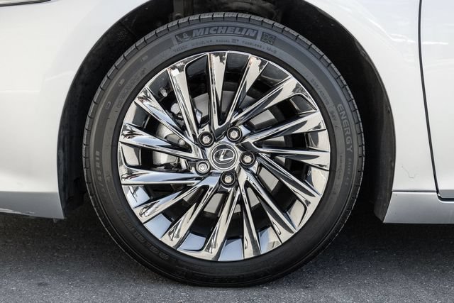 Used 2025 Lexus ES 300h w/ Accessory Package (Z2) FWD image 17