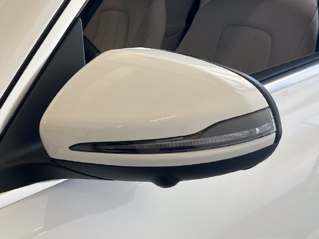 Used 2025 Mercedes-Benz EQB 300 4MATIC image 15