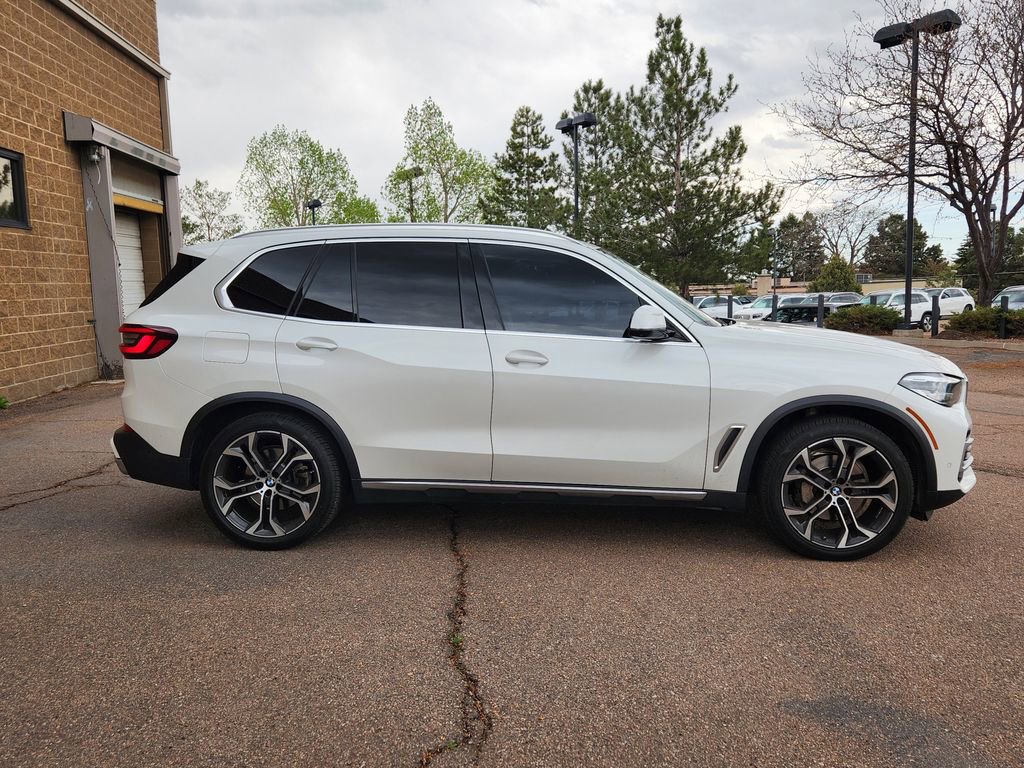 Used 2022 BMW X5 xDrive40i w/ Luxury Seating Package AWD/4WD image 2