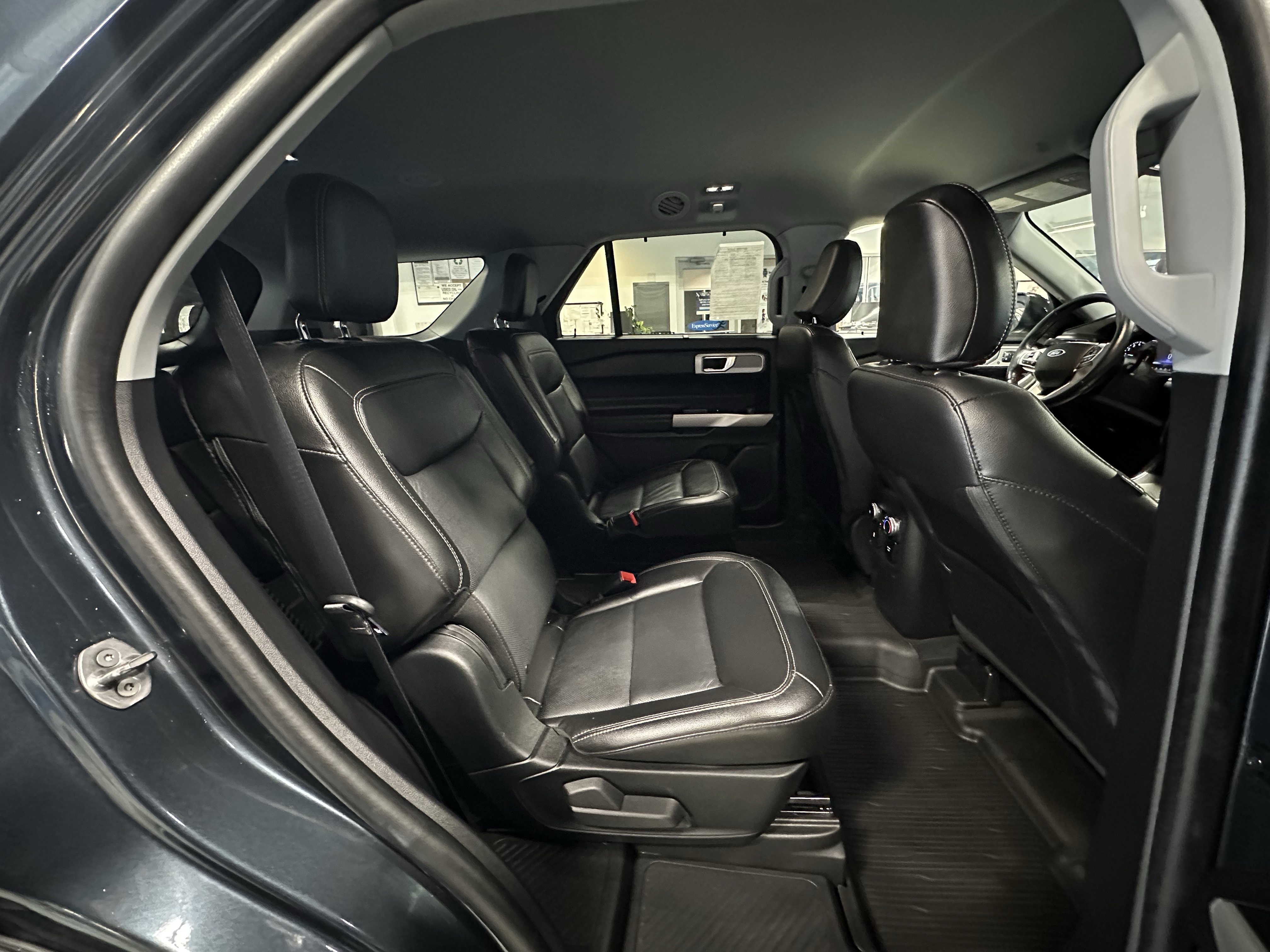 Used 2022 Ford Explorer Limited w/ Equipment Group 301A image 24