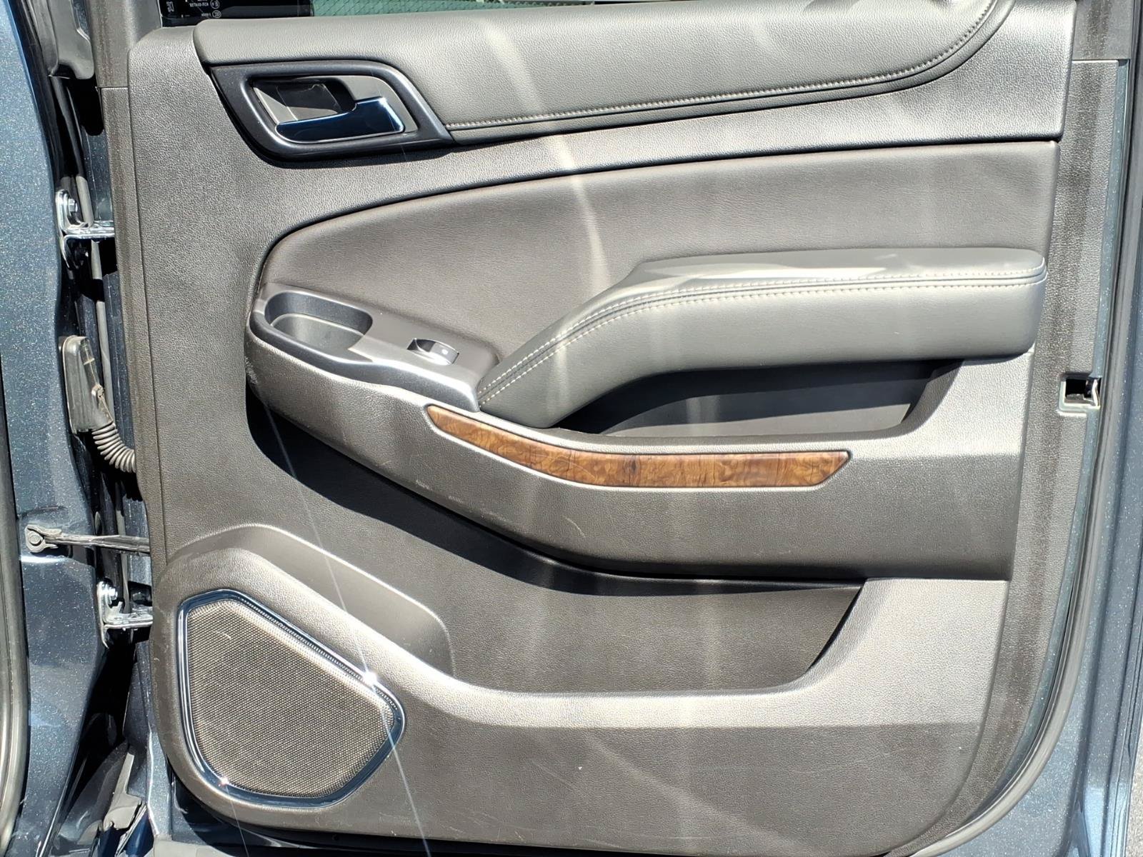 Used 2019 Chevrolet Suburban LT RWD image 12