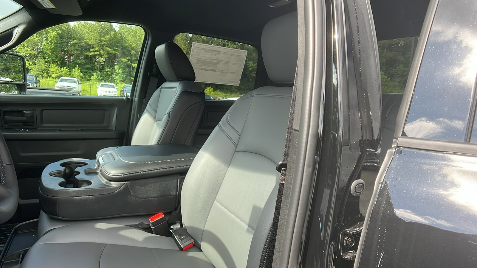 New 2025 RAM 5500 Tradesman w/ Safety Group AWD/4WD image 17