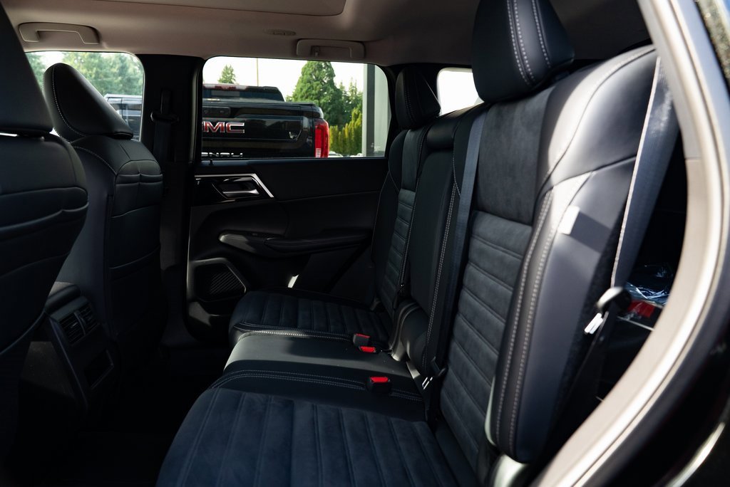 New 2025 Mitsubishi Outlander SE image 20