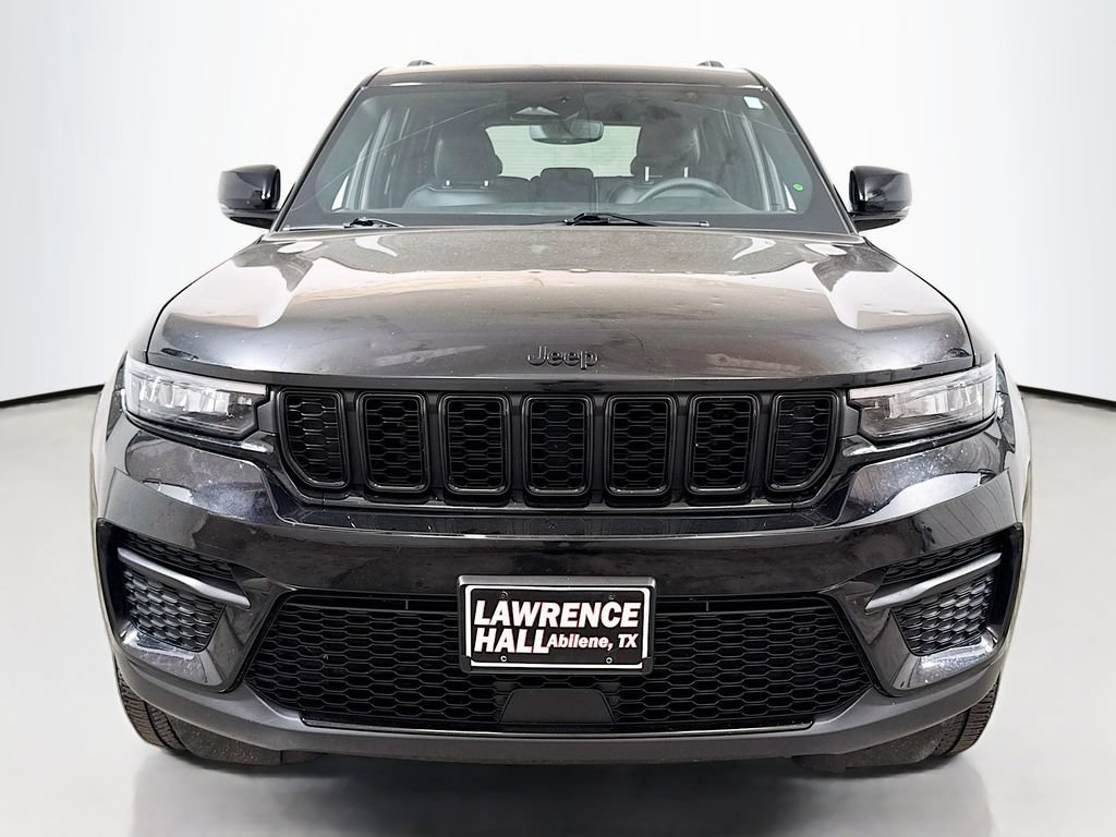Used 2023 Jeep Grand Cherokee Altitude AWD/4WD image 2