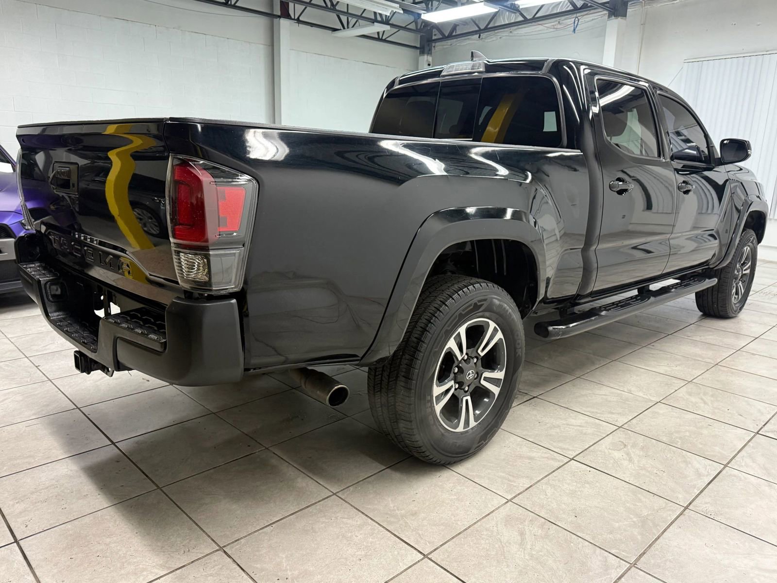 Used 2017 Toyota Tacoma TRD Sport image 9