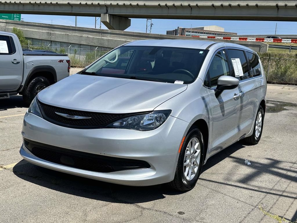 Used 2022 Chrysler Voyager LX FWD image 21