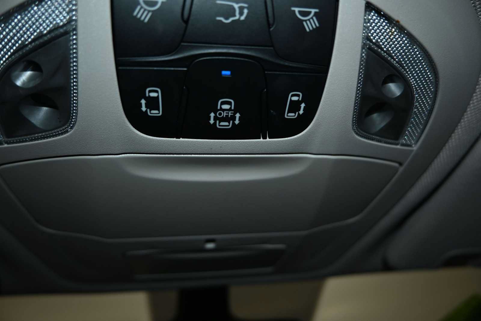 Used 2023 Chrysler Voyager LX FWD image 18