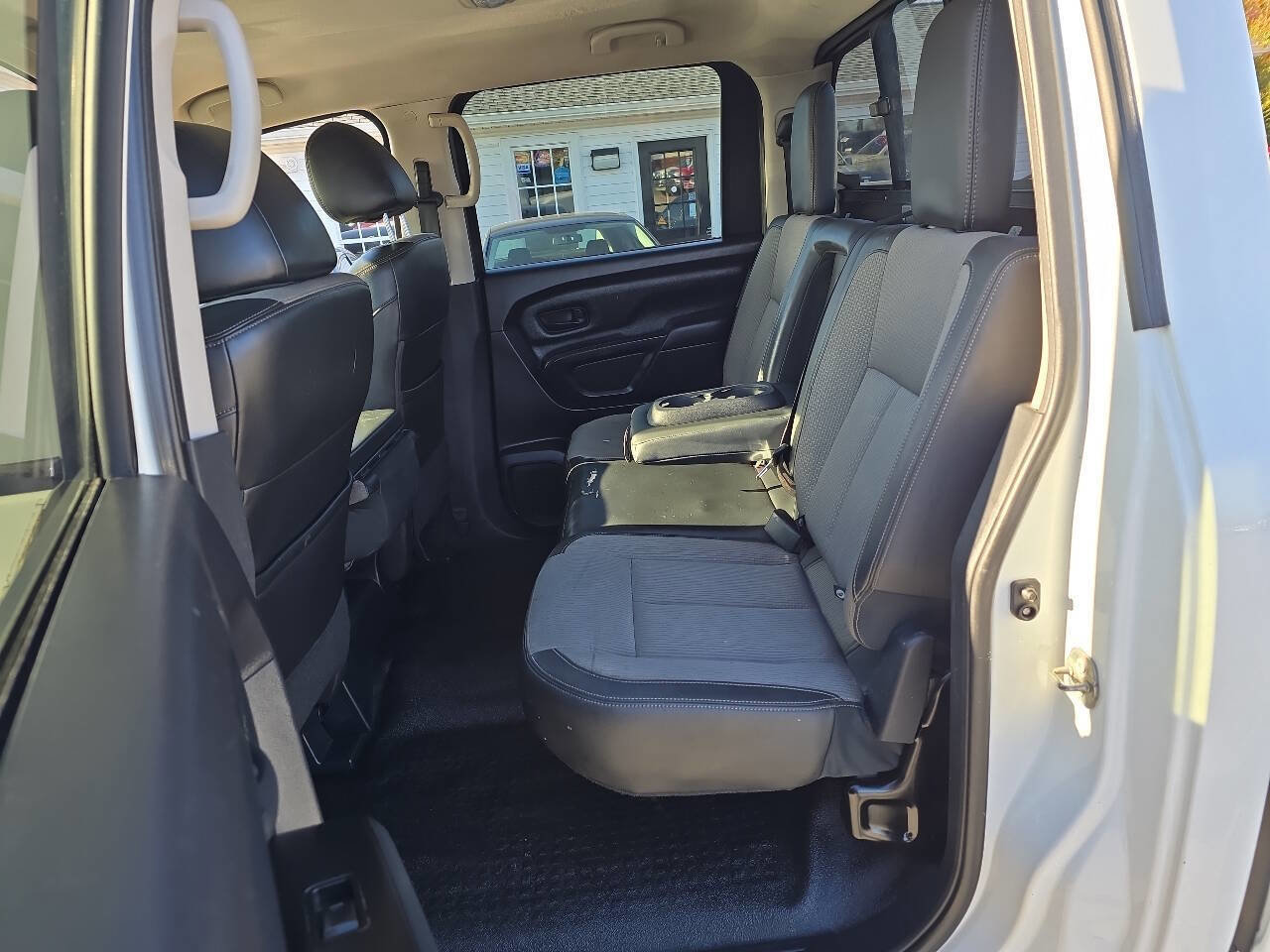 Used 2017 Nissan Titan S image 23