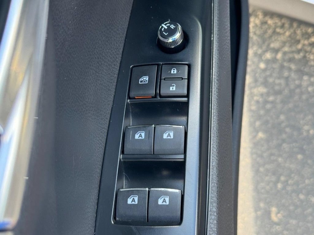 Used 2019 Toyota Camry XLE FWD image 21