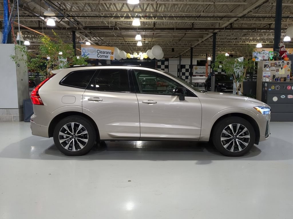 Used 2024 Volvo XC60 B5 Plus w/ Protection Package Premier AWD/4WD image 7