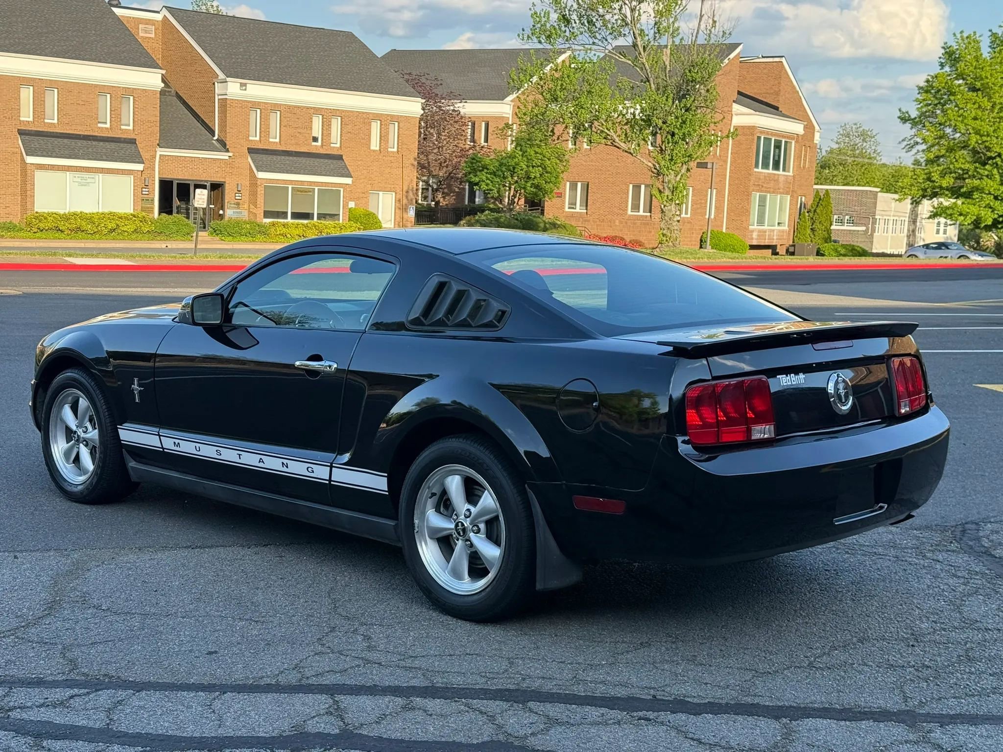 Used 2007 Ford Mustang Coupe RWD image 4