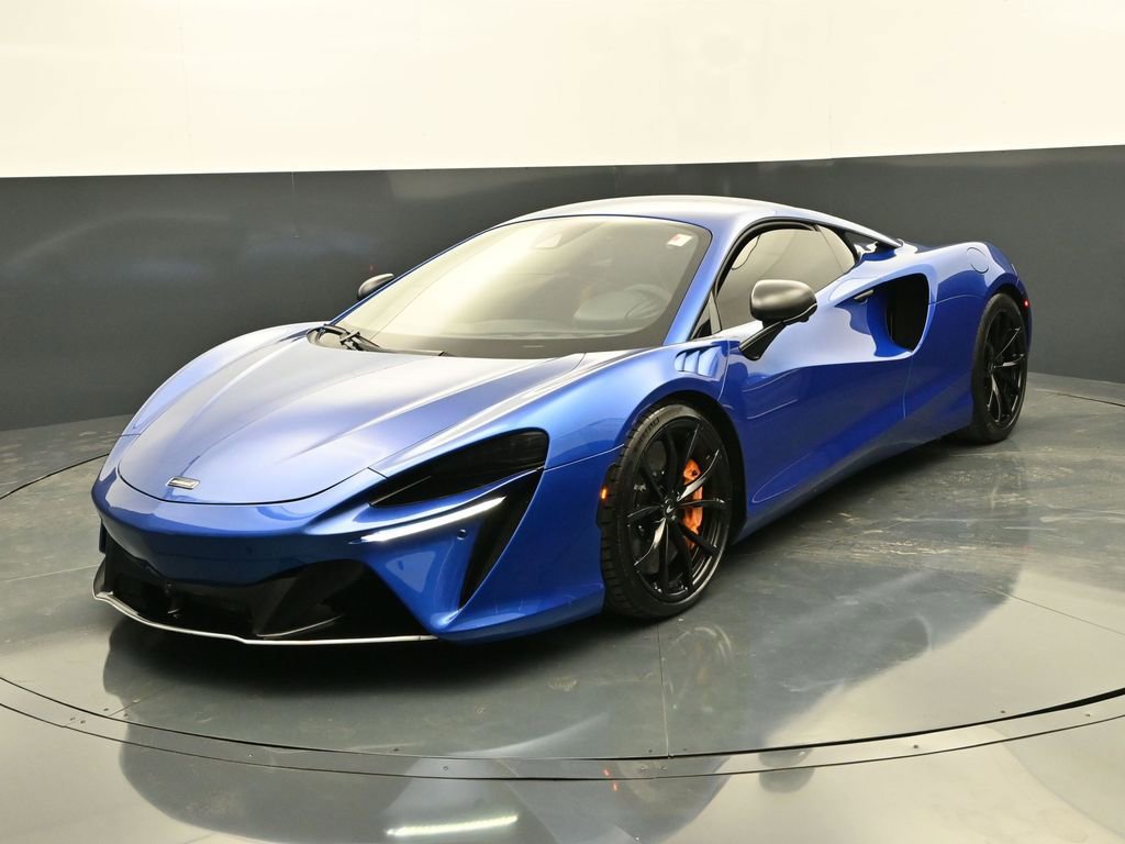 Used 2023 McLaren Artura image 2