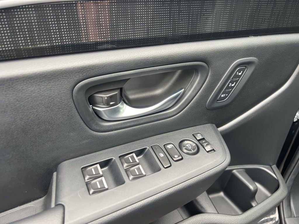 Certified 2025 Honda Pilot Black Edition image 23