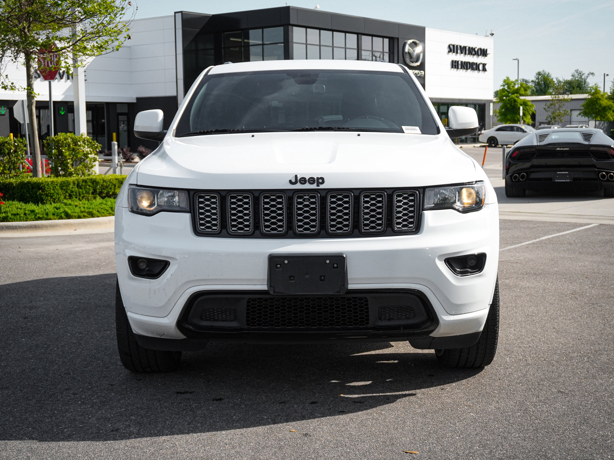 Used 2019 Jeep Grand Cherokee Altitude AWD/4WD image 3