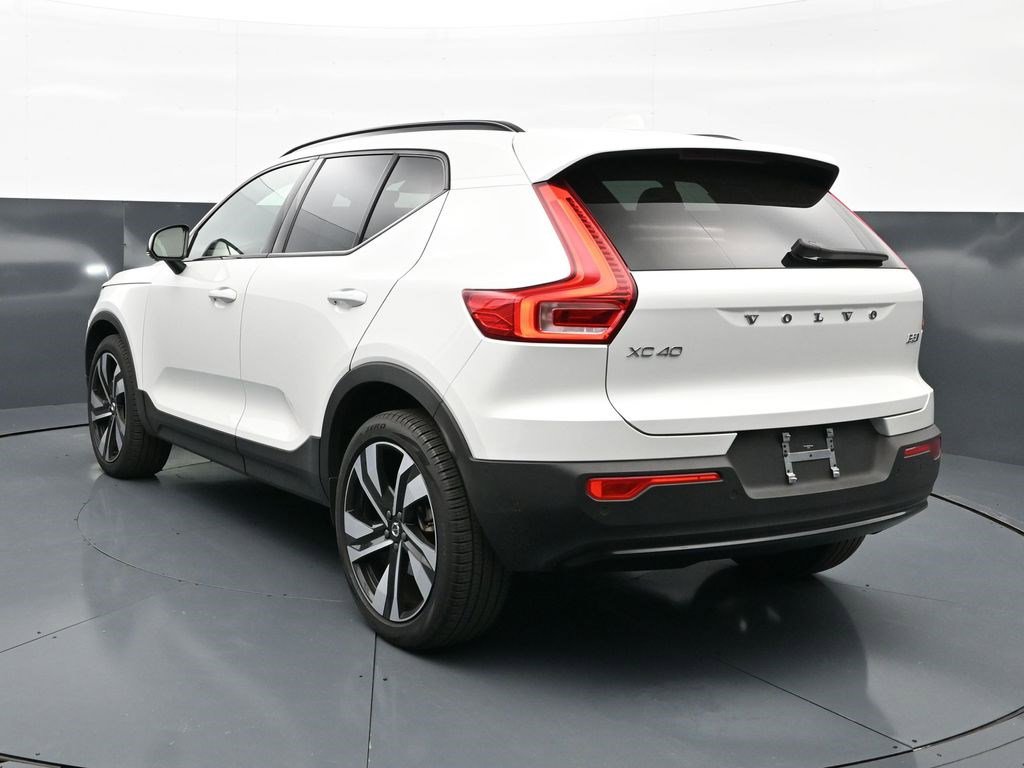 Used 2025 Volvo XC40 B5 Plus AWD/4WD image 5