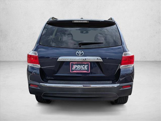 Used 2012 Toyota Highlander SE w/ Tow Pkg image 6
