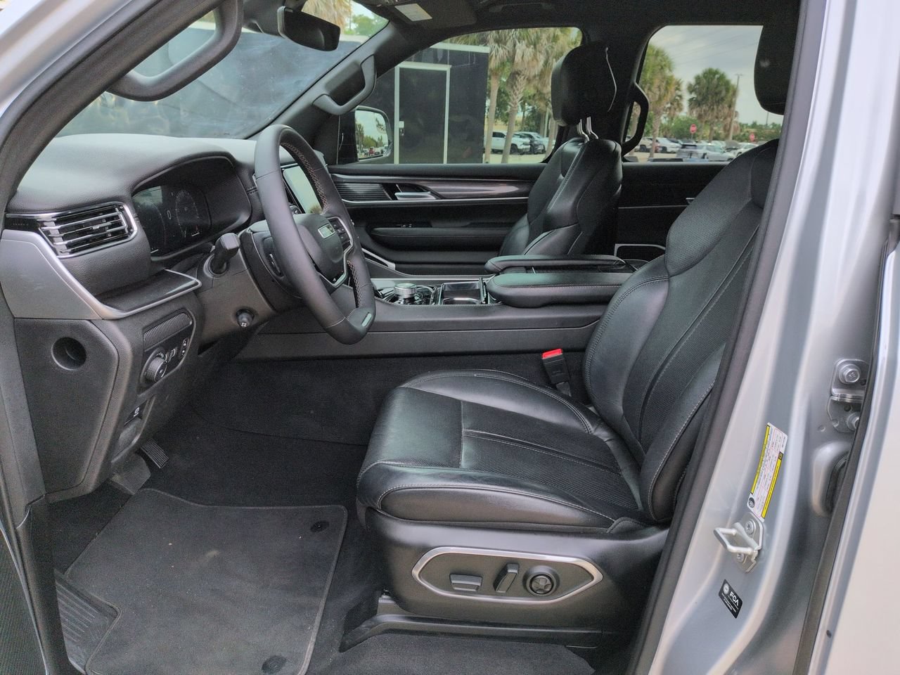 Used 2024 Jeep Wagoneer 4WD image 18