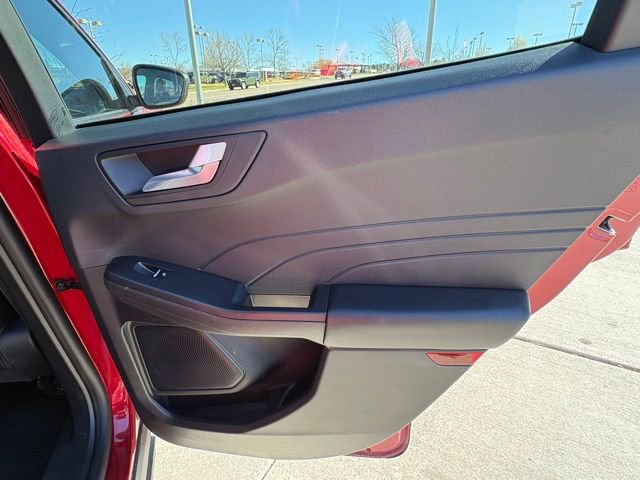 Used 2025 Ford Escape ST-Line image 28