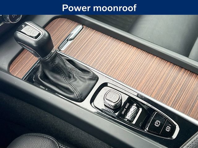 Used 2021 Volvo XC60 T5 Momentum w/ Premium Package image 18