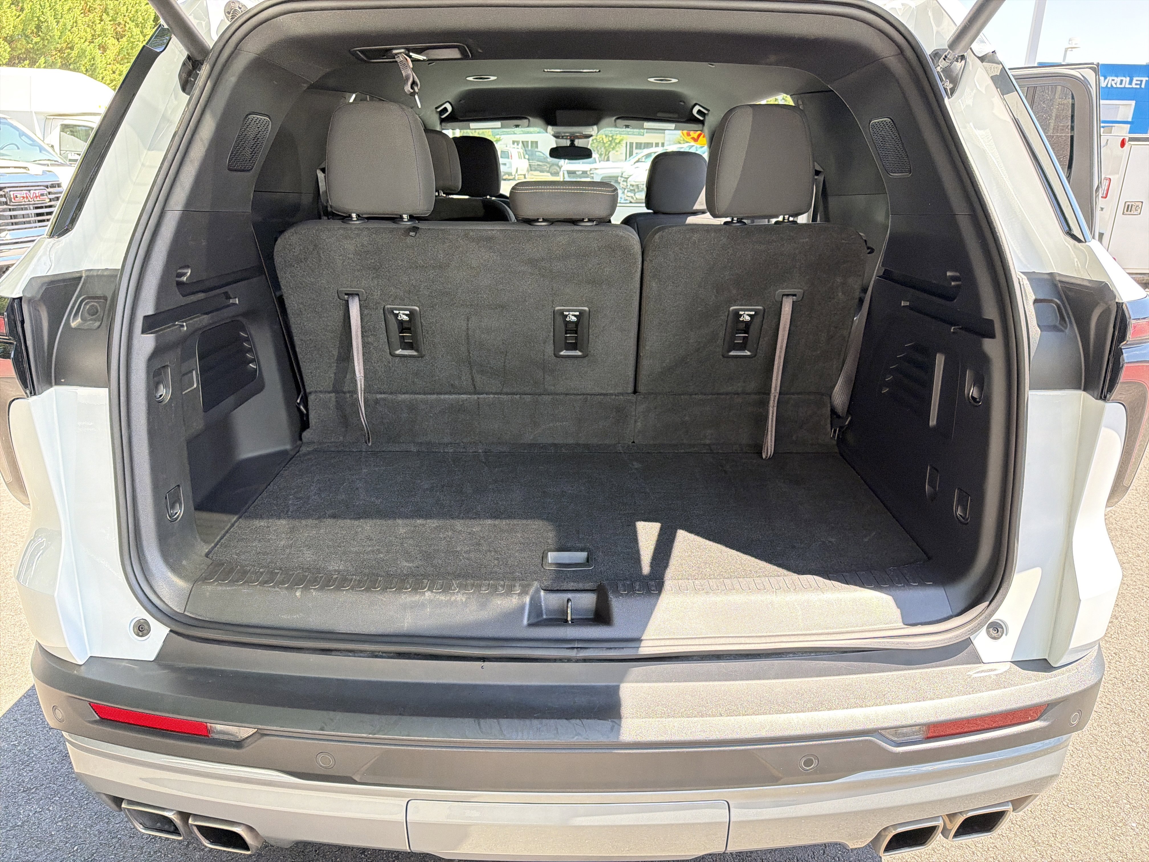 Used 2025 Chevrolet Traverse LT AWD/4WD image 34