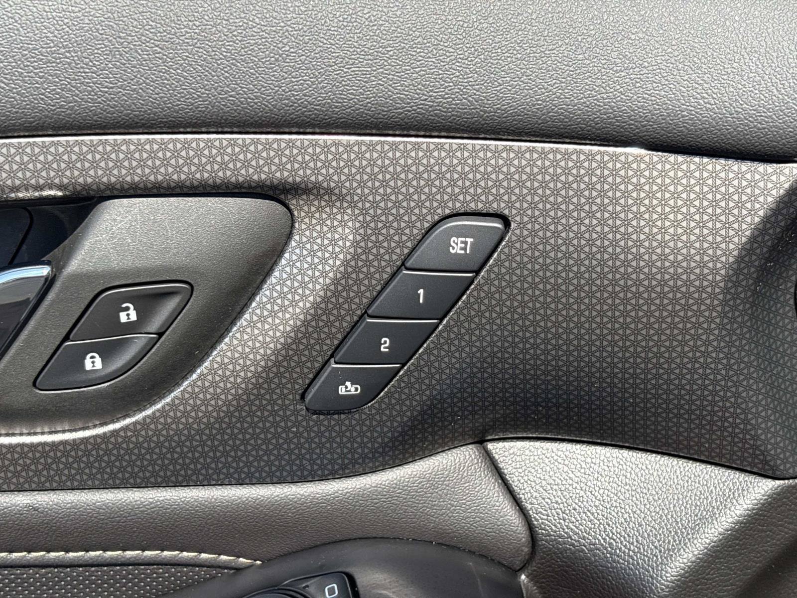 Used 2023 Chevrolet Traverse Premier w/ Redline Edition FWD image 13