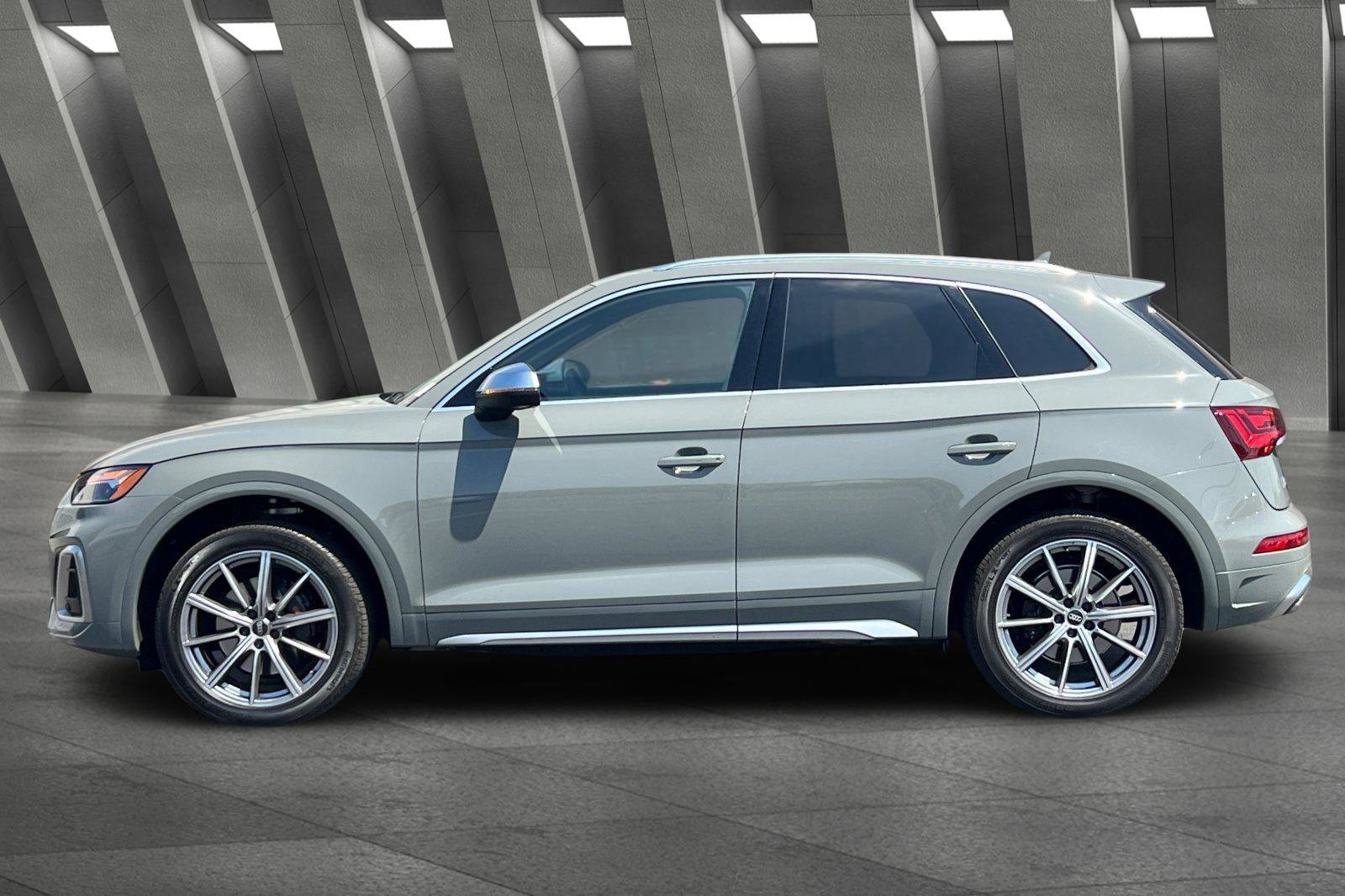 Used 2022 Audi SQ5 Premium w/ Convenience Package image 7