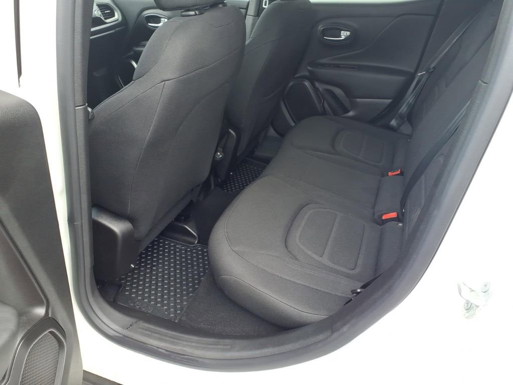 Used 2022 Jeep Renegade Latitude AWD/4WD image 12
