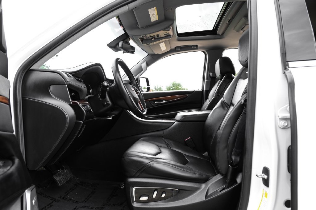 Used 2019 Cadillac Escalade ESV Premium Luxury RWD image 3