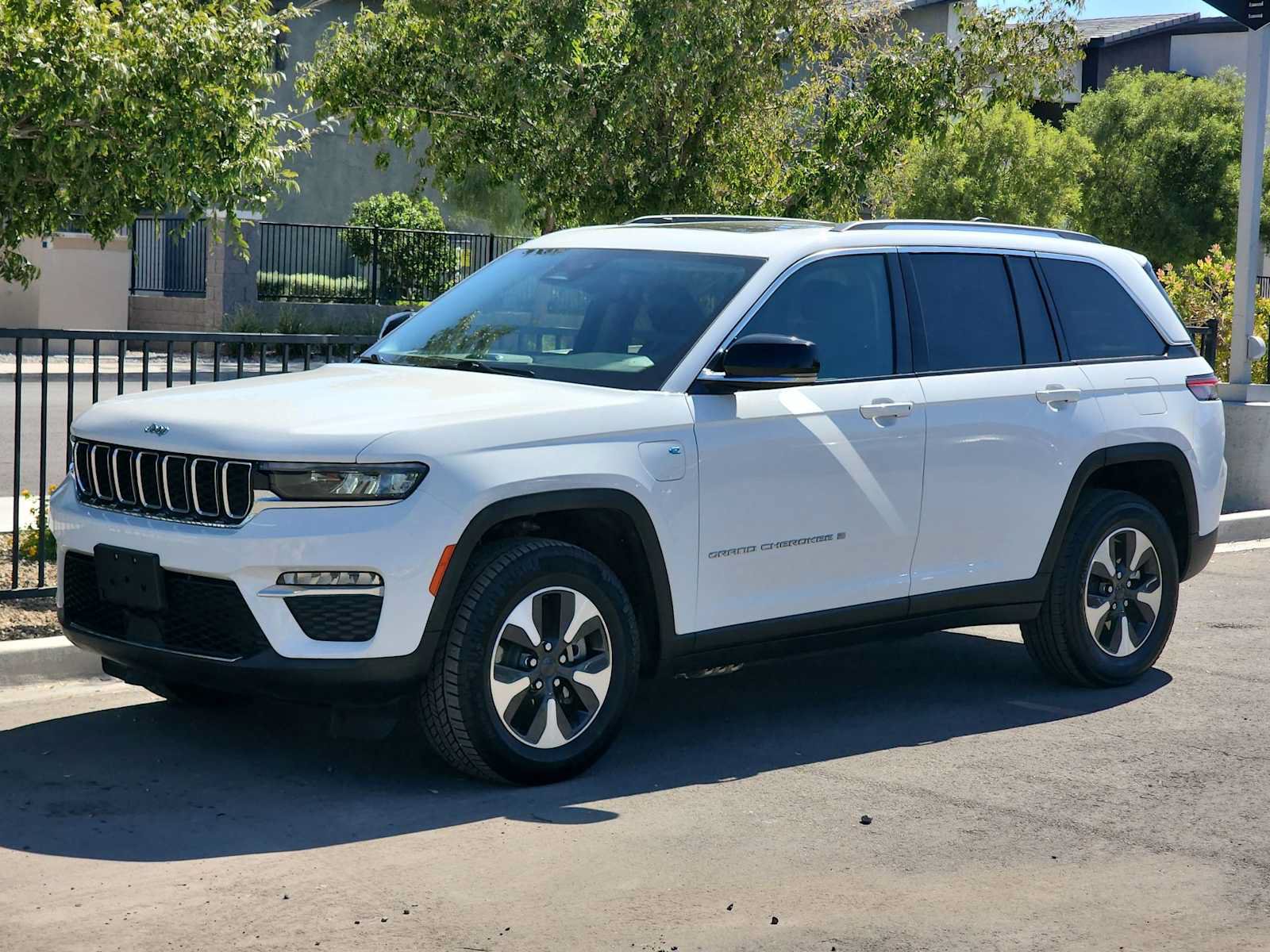 Used 2024 Jeep Grand Cherokee Limited 4xe AWD/4WD image 4