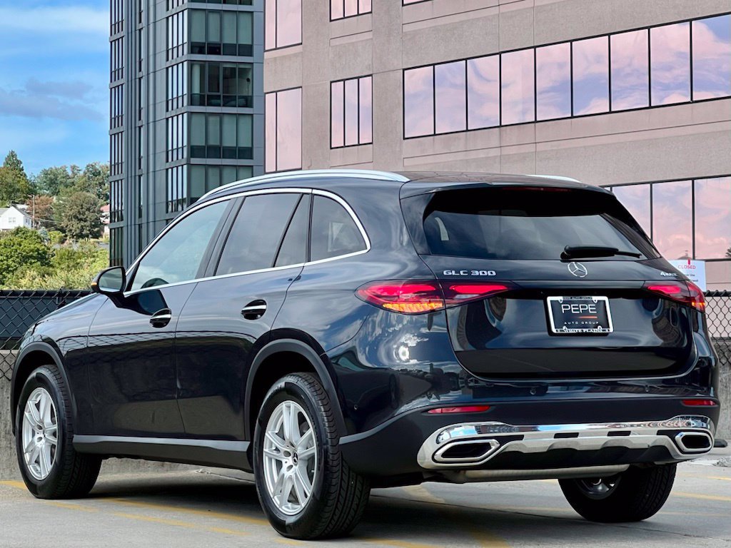 Certified 2026 Mercedes-Benz GLC 300 4MATIC image 4