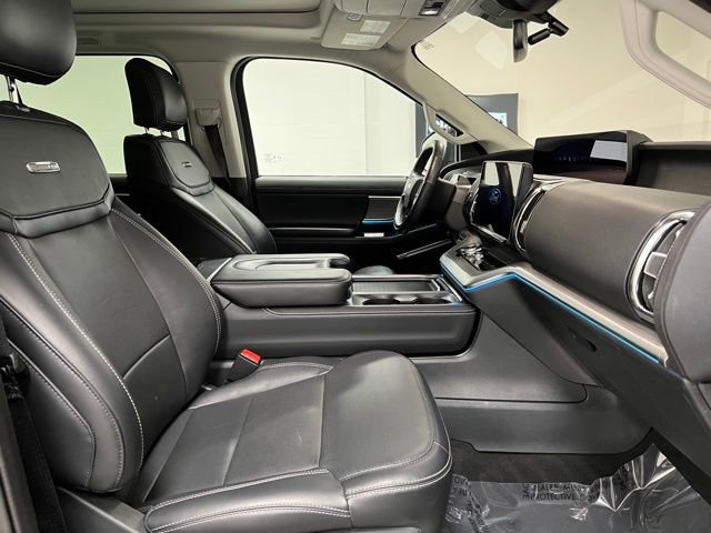 Used 2025 Ford Expedition Platinum image 57