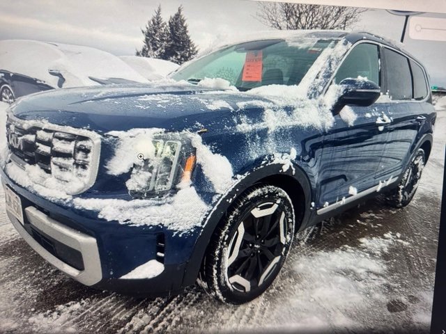 Used 2023 Kia Telluride S image 3