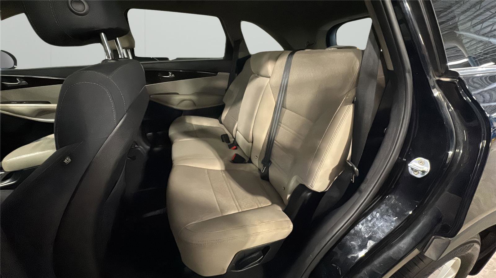 Used 2019 Kia Sorento FWD V6 w/ LX V6 Convenience Package image 11