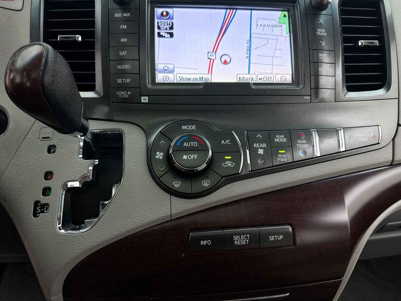 Used 2012 Toyota Sienna Limited w/ Premium Pkg FWD image 21