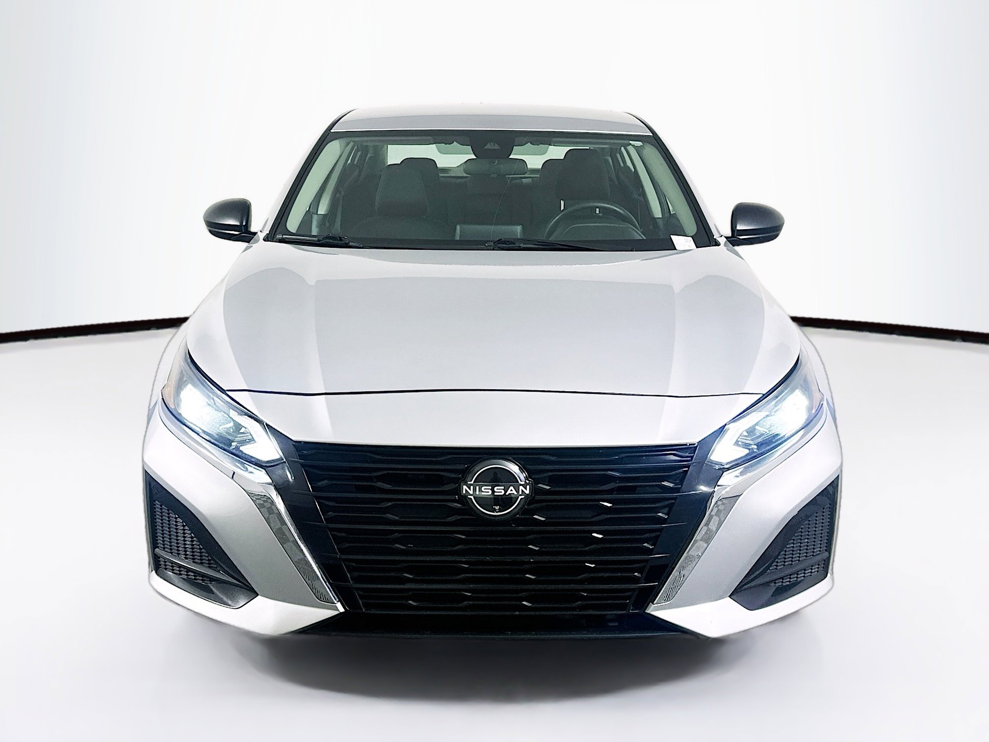 Used 2024 Nissan Altima 2.5 SV image 2