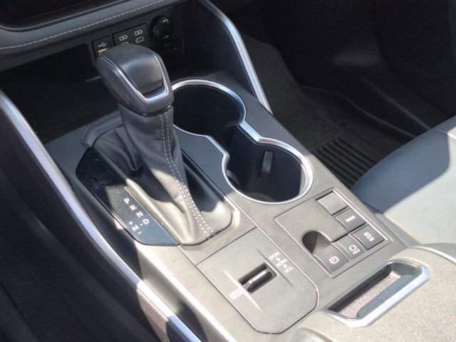 Used 2023 Toyota Highlander XLE image 12