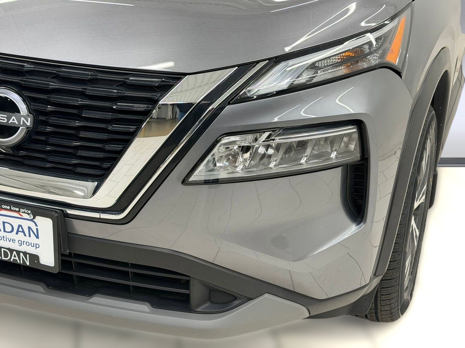 Used 2023 Nissan Rogue SV AWD/4WD image 9