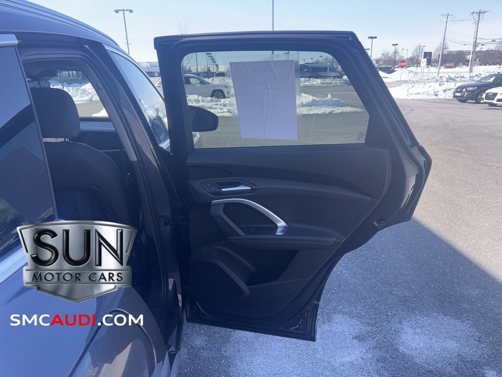 Used 2025 Audi Q5 Premium w/ Convenience Package image 32