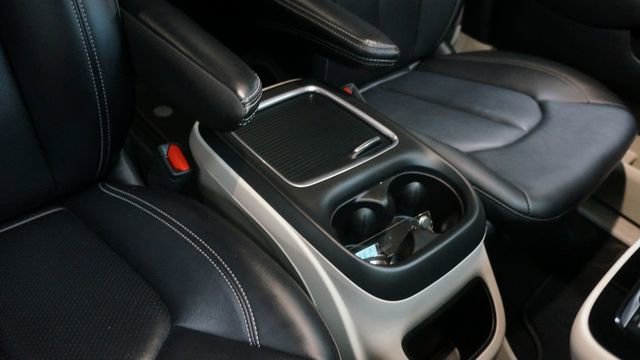 Used 2024 Chrysler Pacifica Touring-L image 53