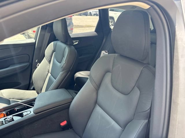 Used 2025 Volvo XC60 B5 Plus w/ Protection Package Premier AWD/4WD image 13