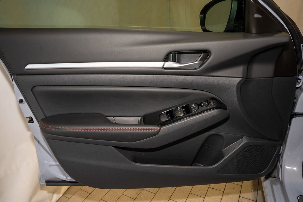 New 2025 Nissan Altima 2.5 SR image 15
