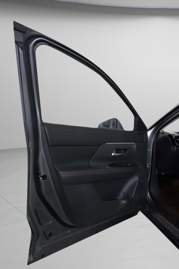 Used 2025 Nissan Kicks SR image 20