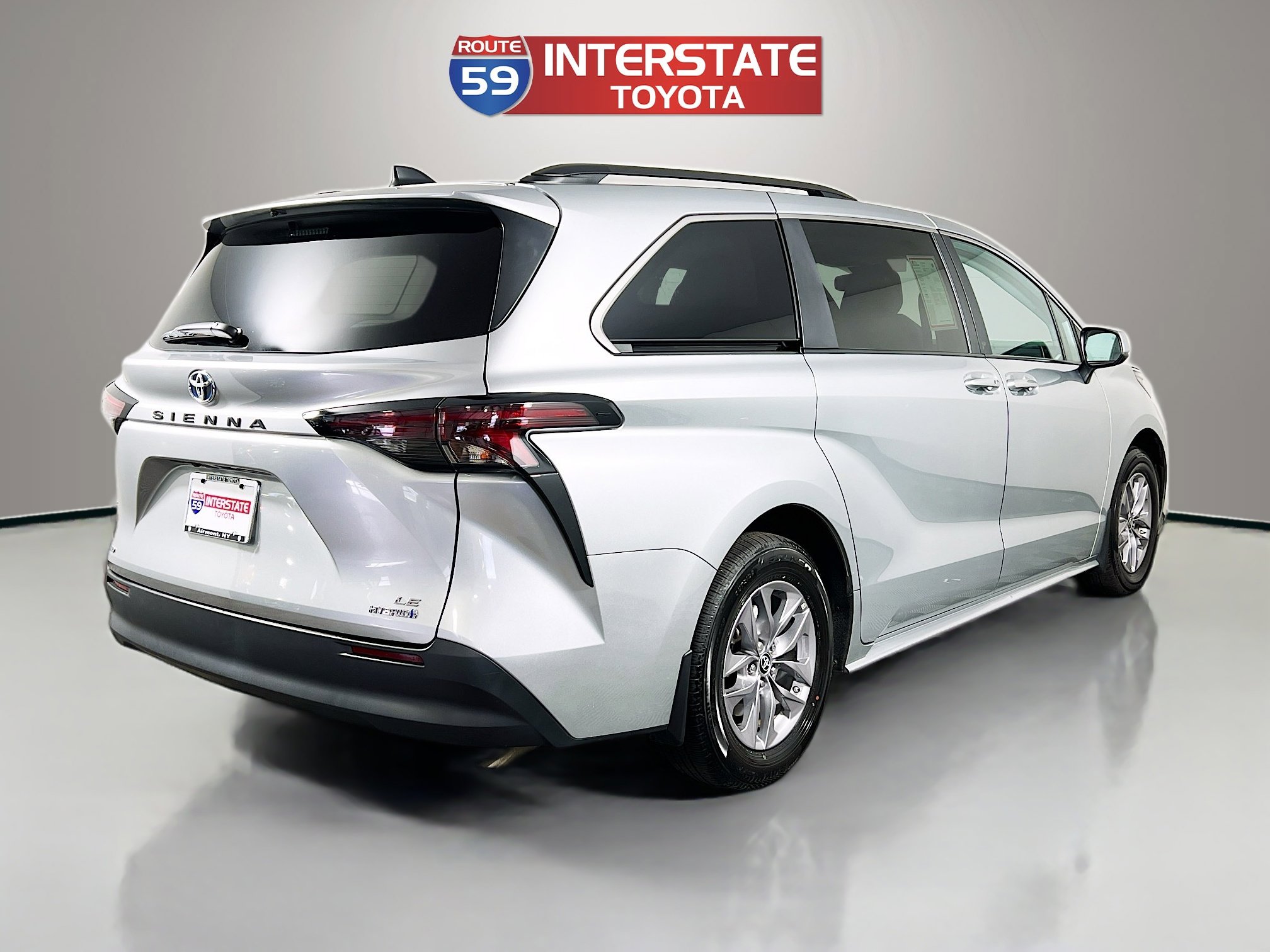 Certified 2024 Toyota Sienna LE w/ LE Plus Package image 7