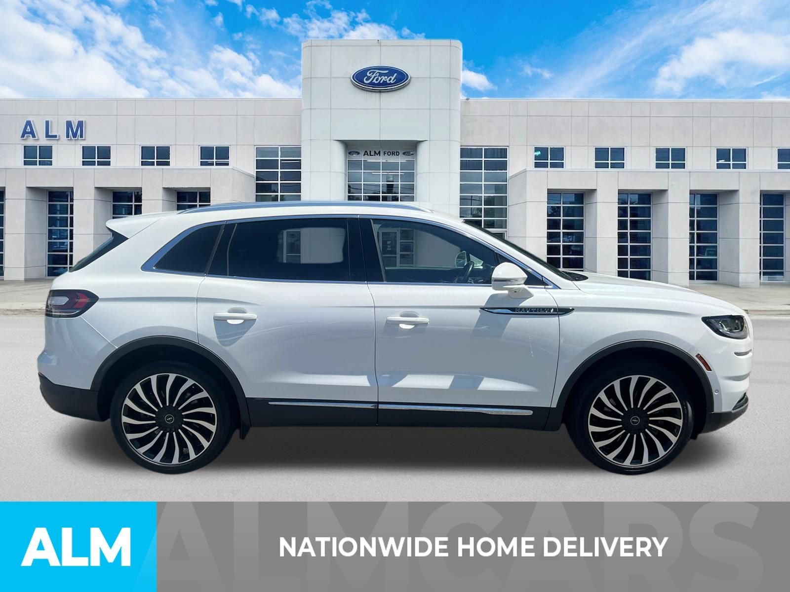 Used 2023 Lincoln Nautilus Black Label w/ Class II Trailer Tow Package AWD/4WD image 4