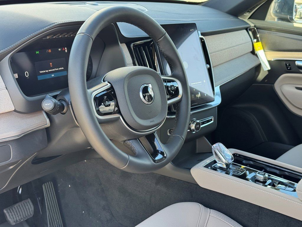 New 2026 Volvo XC90 B5 Plus w/ Protection Package Premier image 21