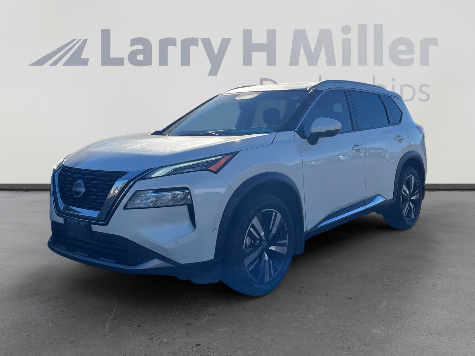 Used 2023 Nissan Rogue SL w/ SL Premium Package image 1