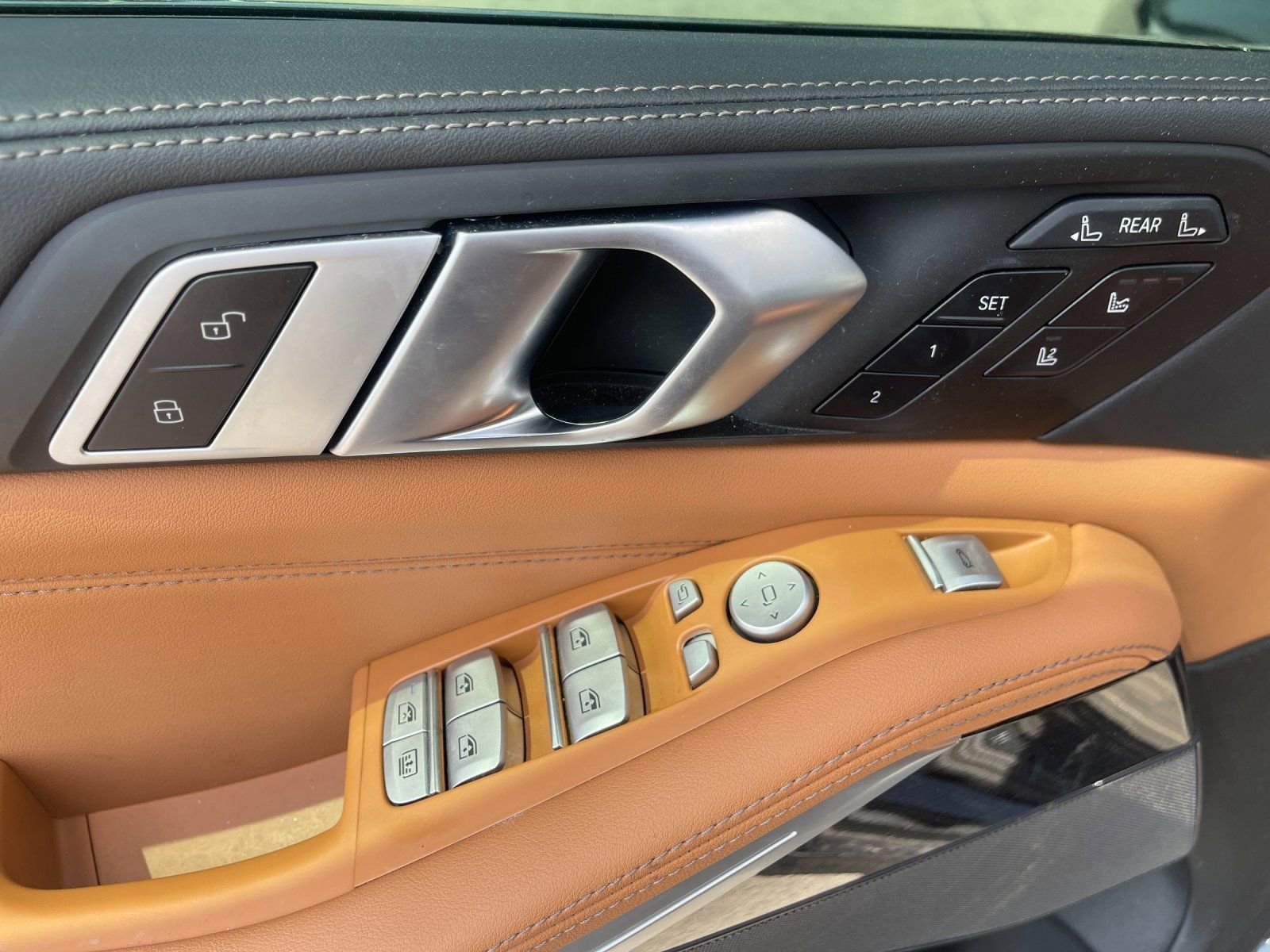 Used 2024 BMW X7 xDrive40i w/ Executive Package image 13