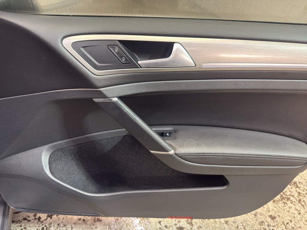 Used 2015 Volkswagen Golf TDI SE FWD image 21