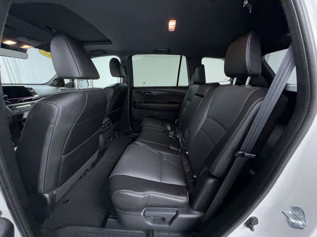 Used 2025 Honda Passport EX-L image 11