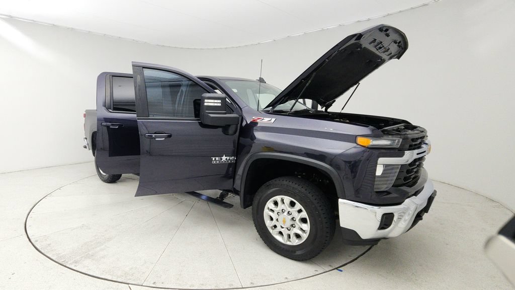Used 2024 Chevrolet Silverado 2500 LT w/ Texas Edition AWD/4WD image 9